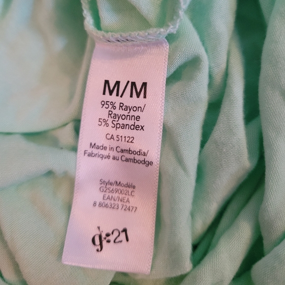 NWOT Pretty green light weight t-shirt, excellent condition - Picture 3 of 7